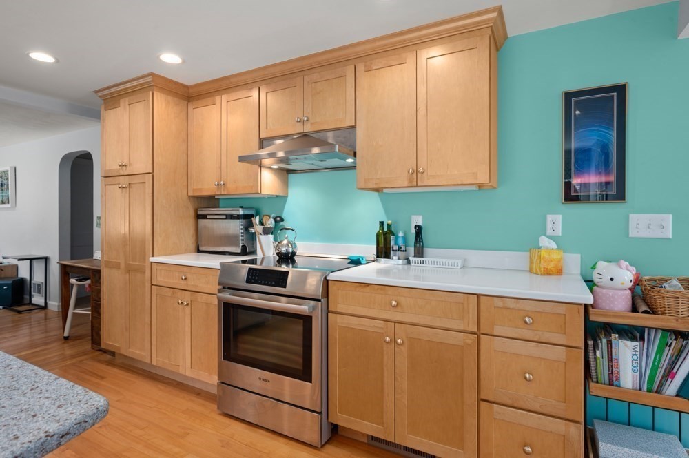 88 Temple Road Waltham, MA 02452 - Photo 9 of 41
