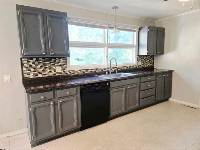 $215,000 | 4073 Parkview Drive, Frontenac, KS 66763