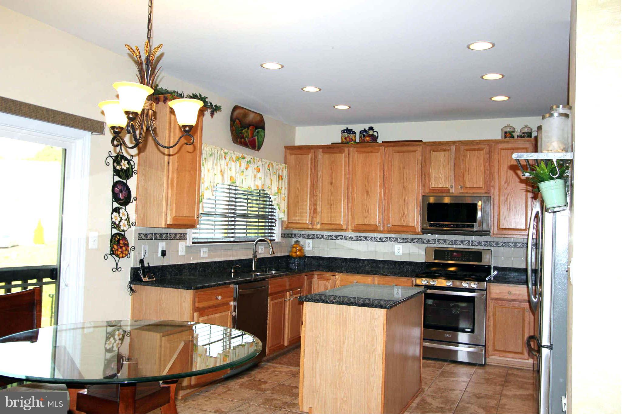4199 Agency Loop Triangle, VA 22172 - Photo 11 of 28 Kitchen