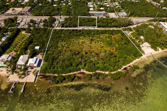 a picture of lake view