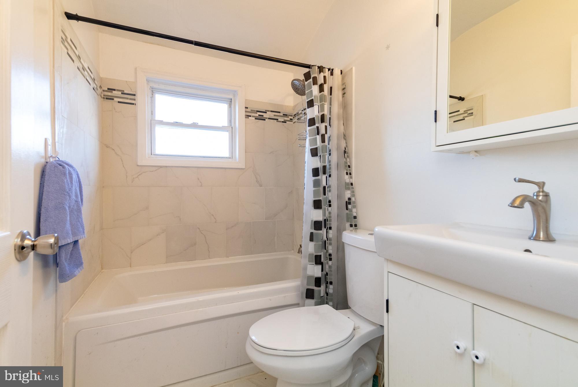 428 Torner Road Baltimore, MD 21221 - Photo 22 of 35 2nd Floor Bath