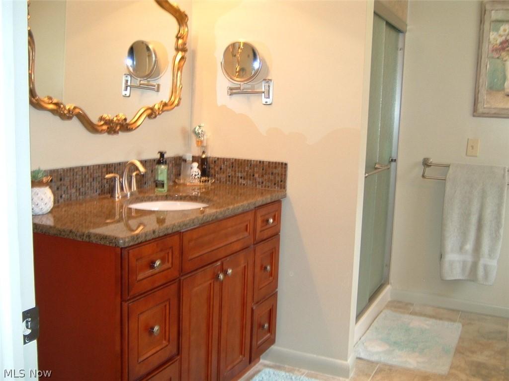 162 Warner Road Southeast Hubbard, OH 44425 - Photo 12 of 22 Gallery Image 12