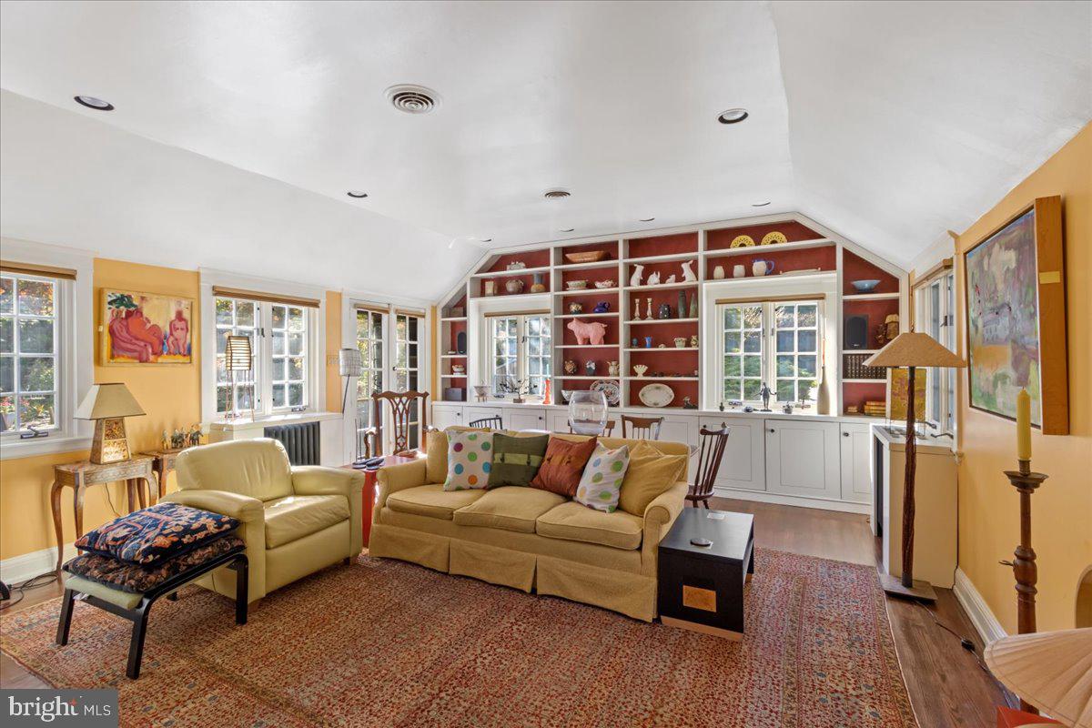 9161 Green Tree Road Philadelphia, PA 19118 - Photo 13 of 46