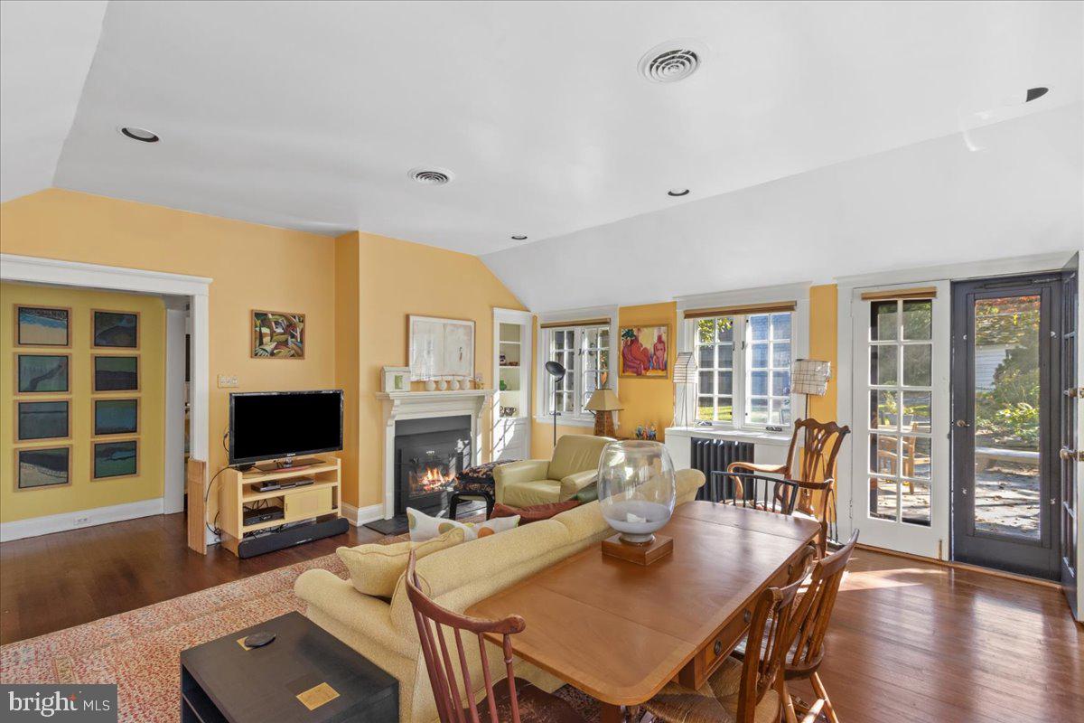 9161 Green Tree Road Philadelphia, PA 19118 - Photo 14 of 46