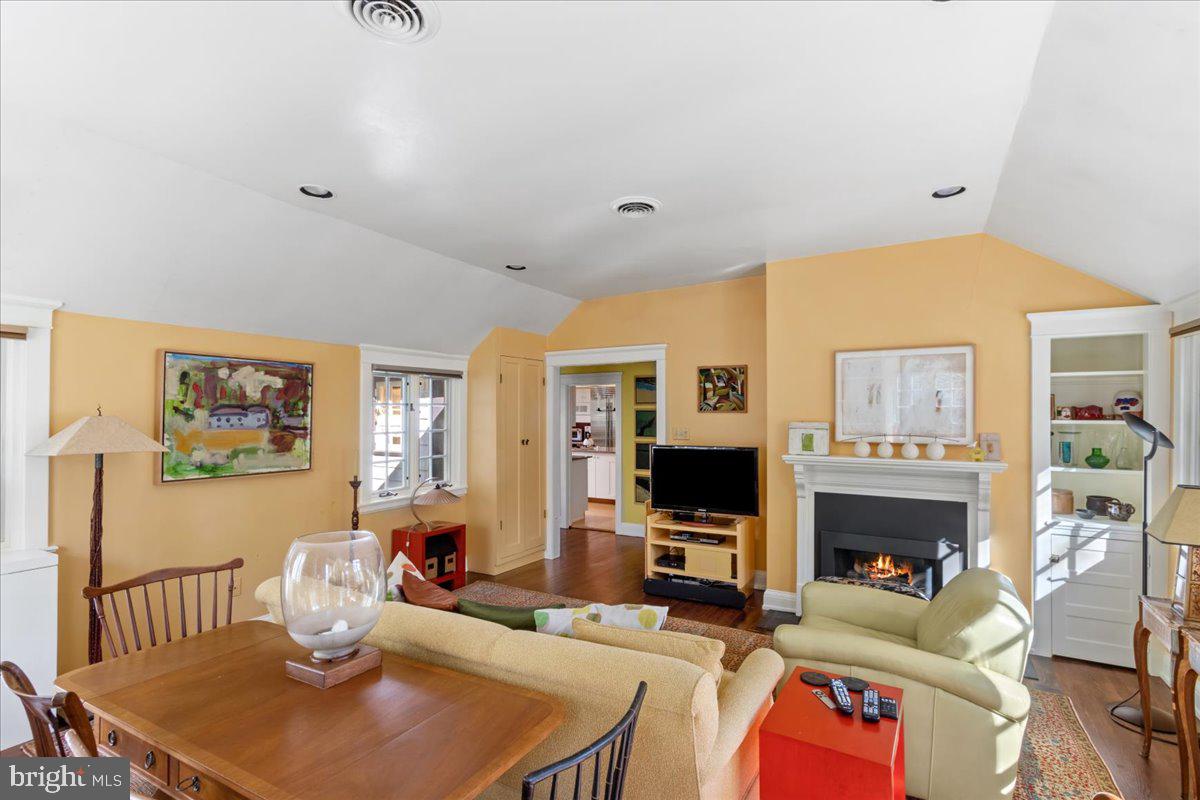 9161 Green Tree Road Philadelphia, PA 19118 - Photo 15 of 46