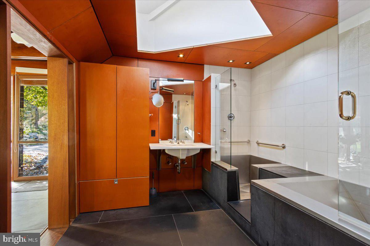 9161 Green Tree Road Philadelphia, PA 19118 - Photo 24 of 46