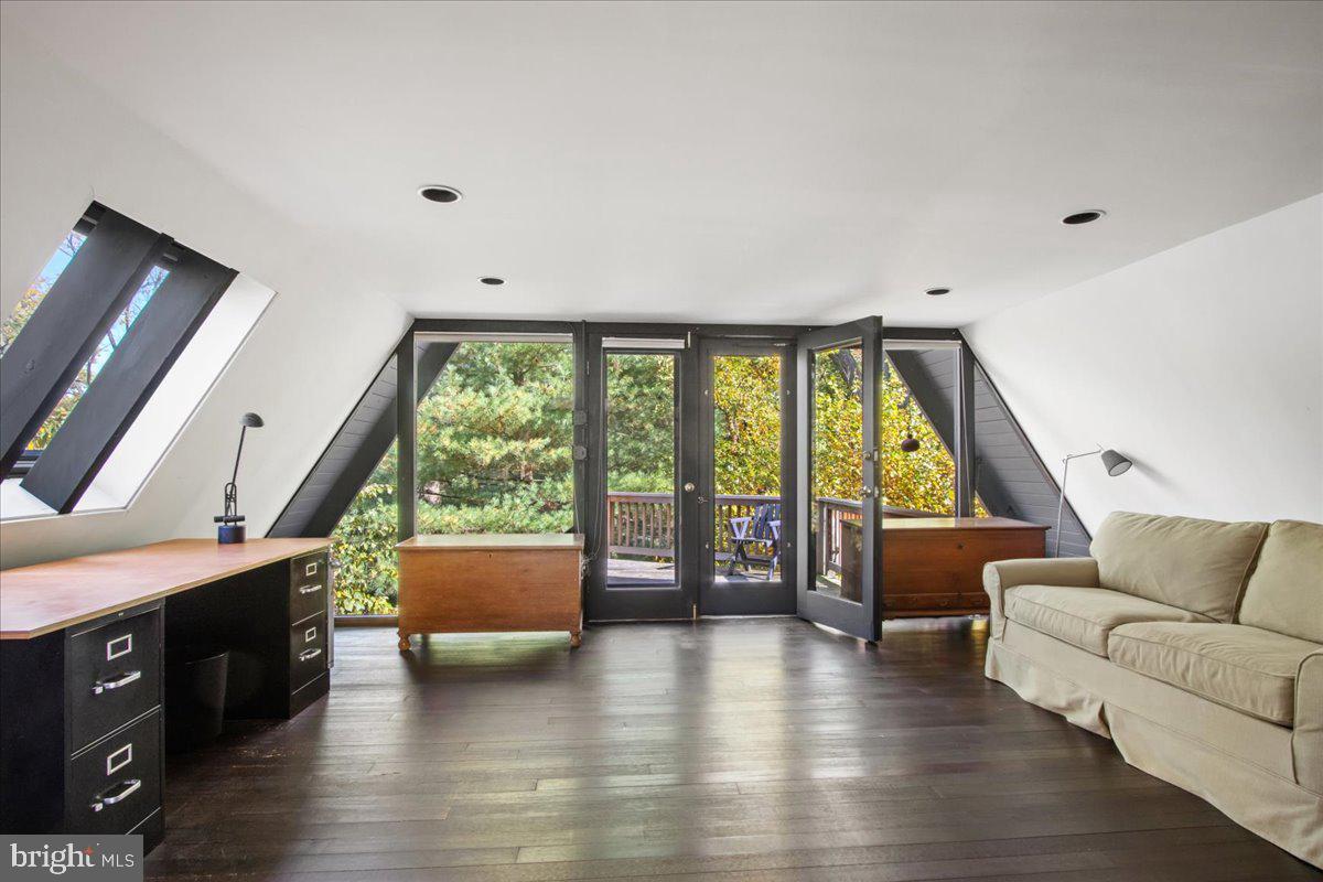 9161 Green Tree Road Philadelphia, PA 19118 - Photo 37 of 46