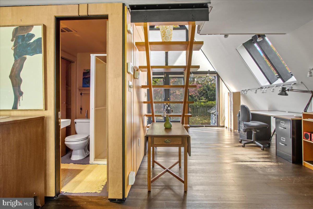 9161 Green Tree Road Philadelphia, PA 19118 - Photo 38 of 46