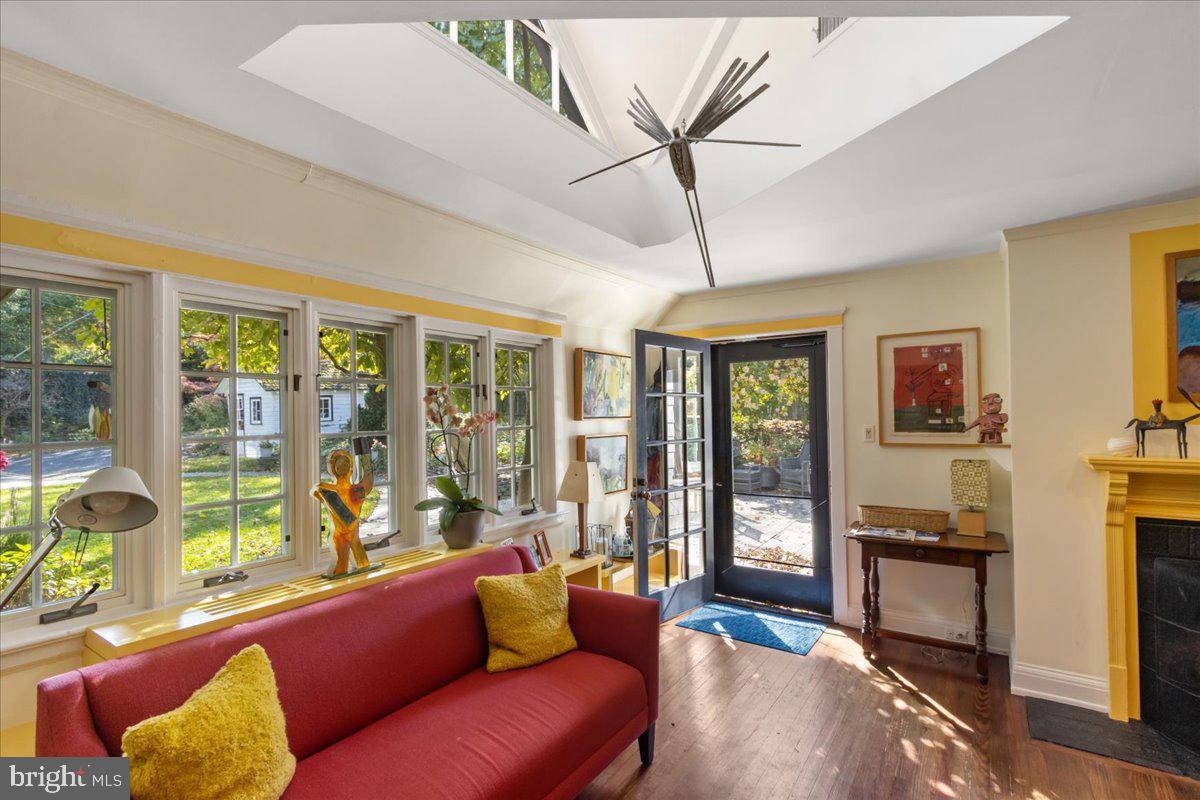 9161 Green Tree Road Philadelphia, PA 19118 - Photo 10 of 46