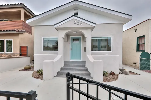 $3,900 | 209 Pomona Avenue, Long Beach, CA 90803
