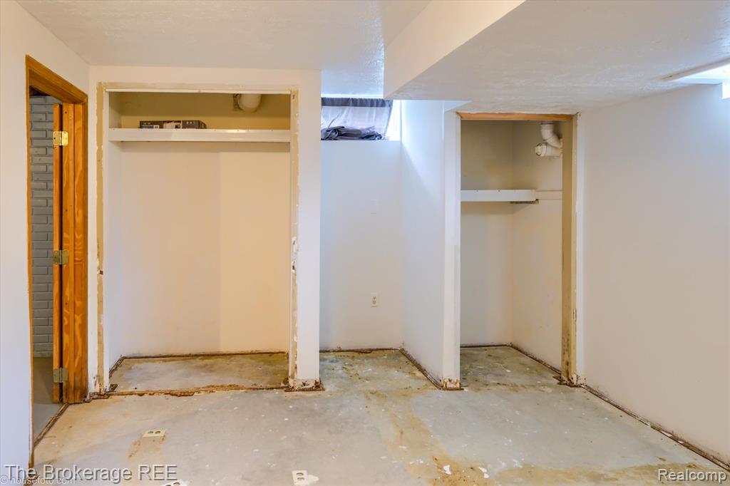 5495 East Coldwater Road Flint, MI 48506 - Photo 40 of 44