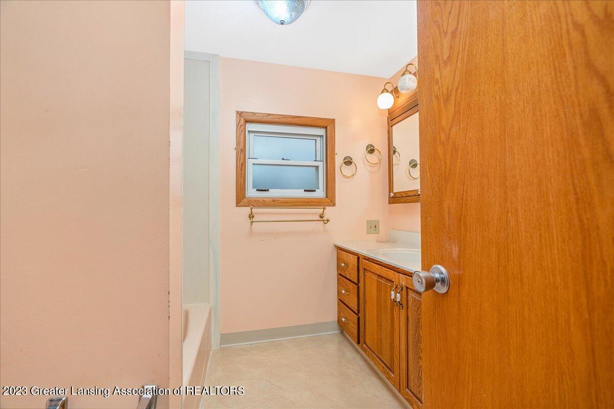 10553 Corcoran Road Haslett, MI 48840 - Photo 10 of 33 28-Media Jett-27