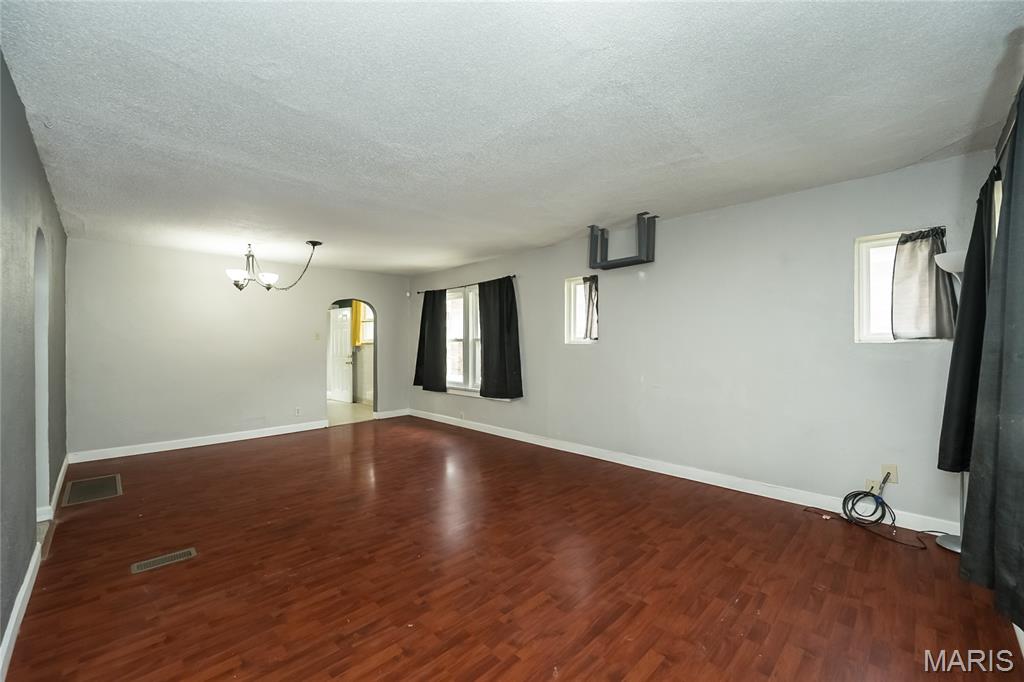 2833 Walton Road St. Louis, MO 63114 - Photo 4 of 24 Gallery Image 4