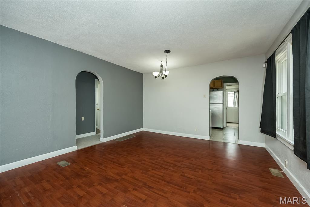 2833 Walton Road St. Louis, MO 63114 - Photo 5 of 24 Gallery Image 5