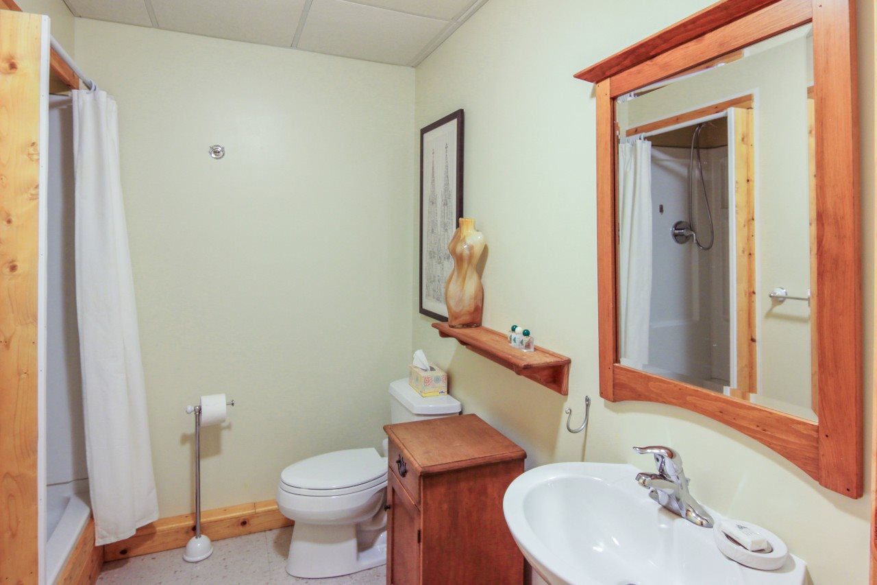13573 South Gallagher Road Traverse City, MI 49684 - Photo 65 of 80 1875946-64.JPG