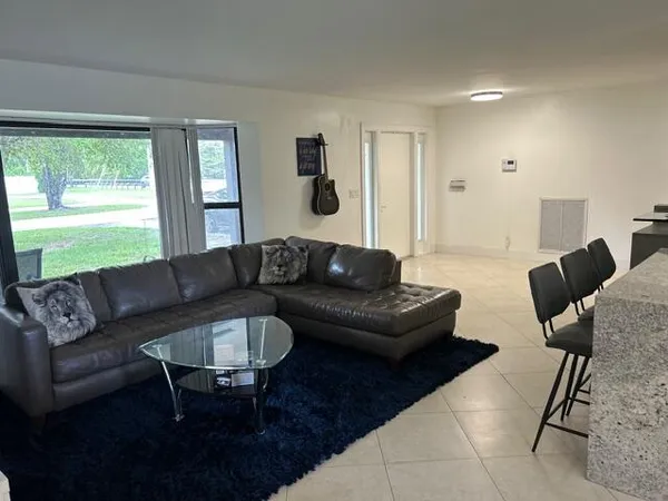 $6,900 | 2400 Southwest 86th Avenue, Davie, FL 33324