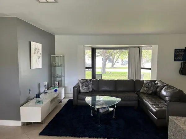 $6,900 | 2400 Southwest 86th Avenue, Davie, FL 33324