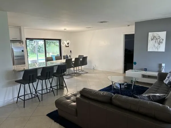 $6,900 | 2400 Southwest 86th Avenue, Davie, FL 33324