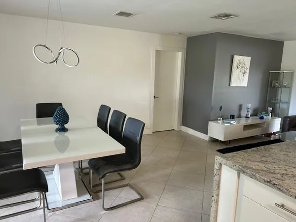 $6,900 | 2400 Southwest 86th Avenue, Davie, FL 33324