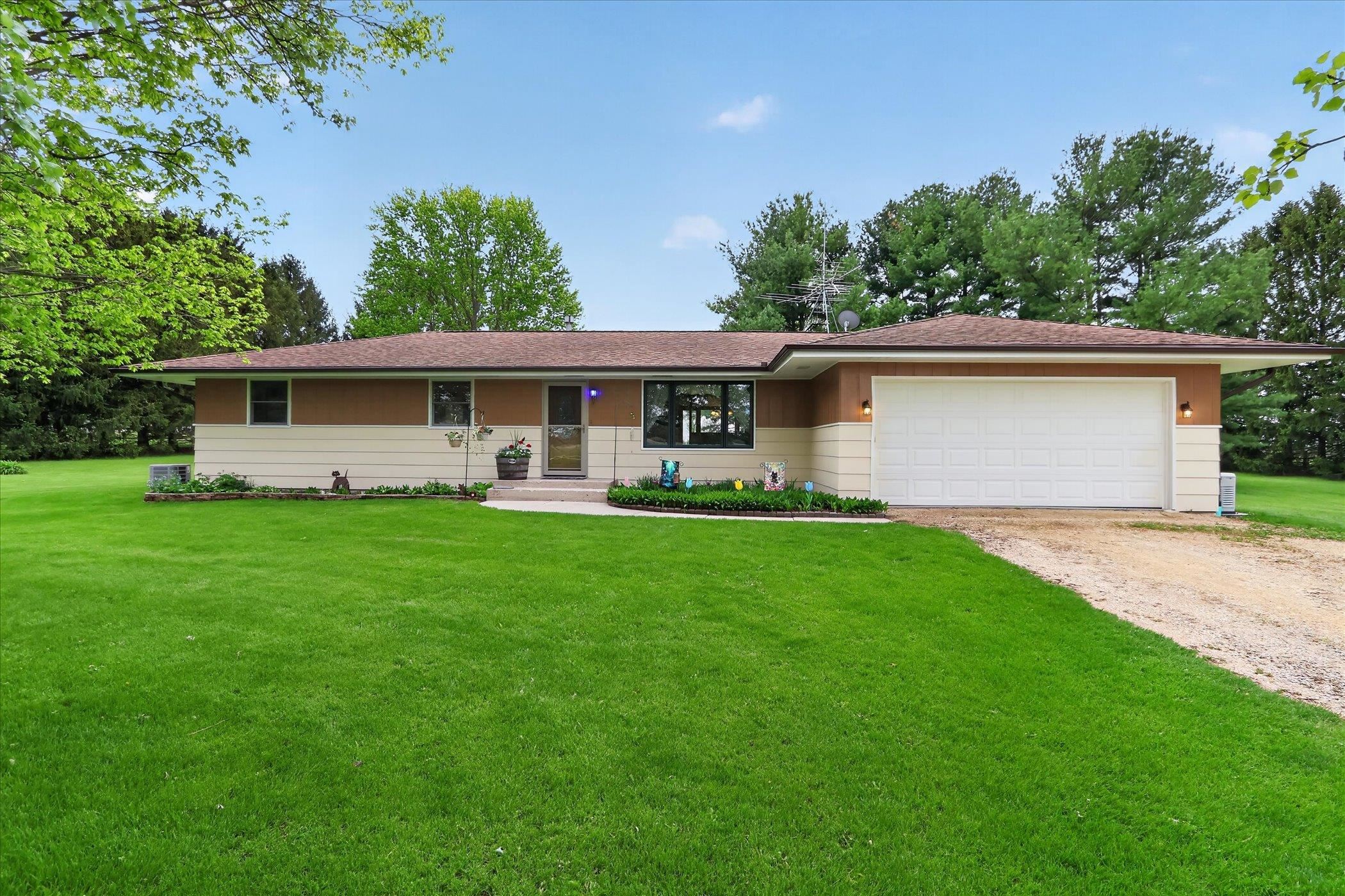 7724 Stephens Road Rockton, IL 61072 - Photo 5 of 43 Gallery Image 5