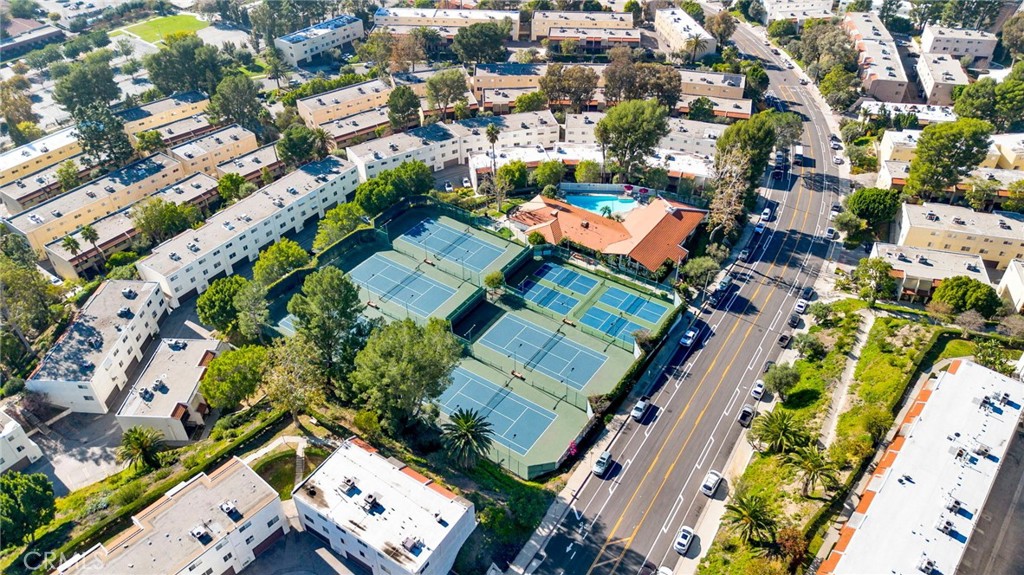 9745 Vía Roma Burbank, CA 91504 - Photo 34 of 38