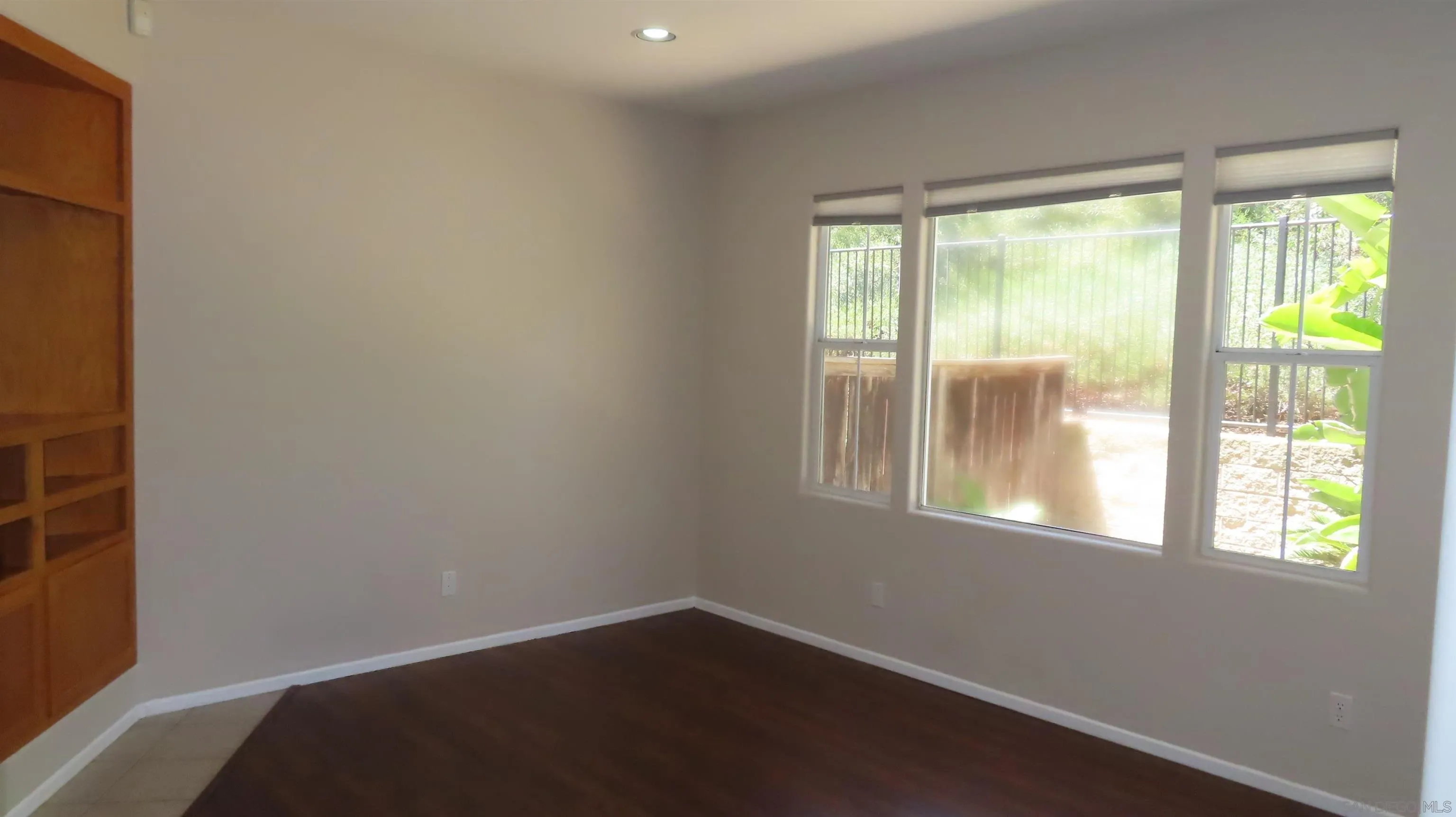 3755 Carmel View Road, Unit 3 San Diego, CA 92130 - Photo 3 of 43 Living Room