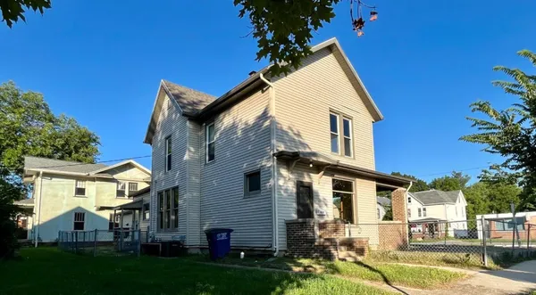 $895 | 109 Lincolnway, La Porte, IN 46350