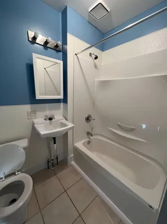 $895 | 109 Lincolnway, La Porte, IN 46350