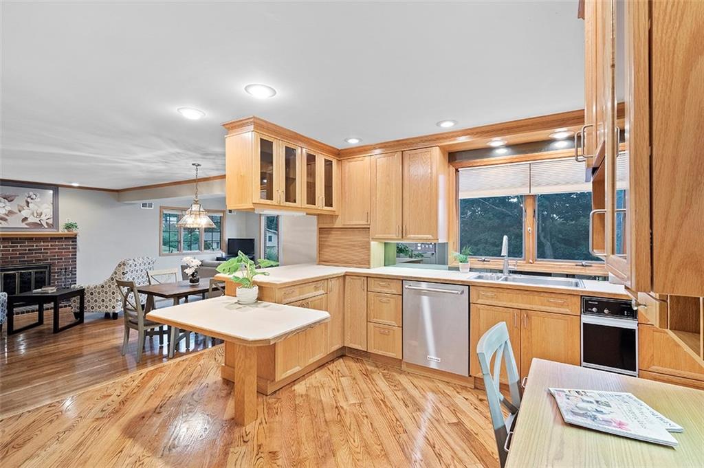 1320 Rolling Meadow Road Pittsburgh, PA 15241 - Photo 5 of 24 Gallery Image 5