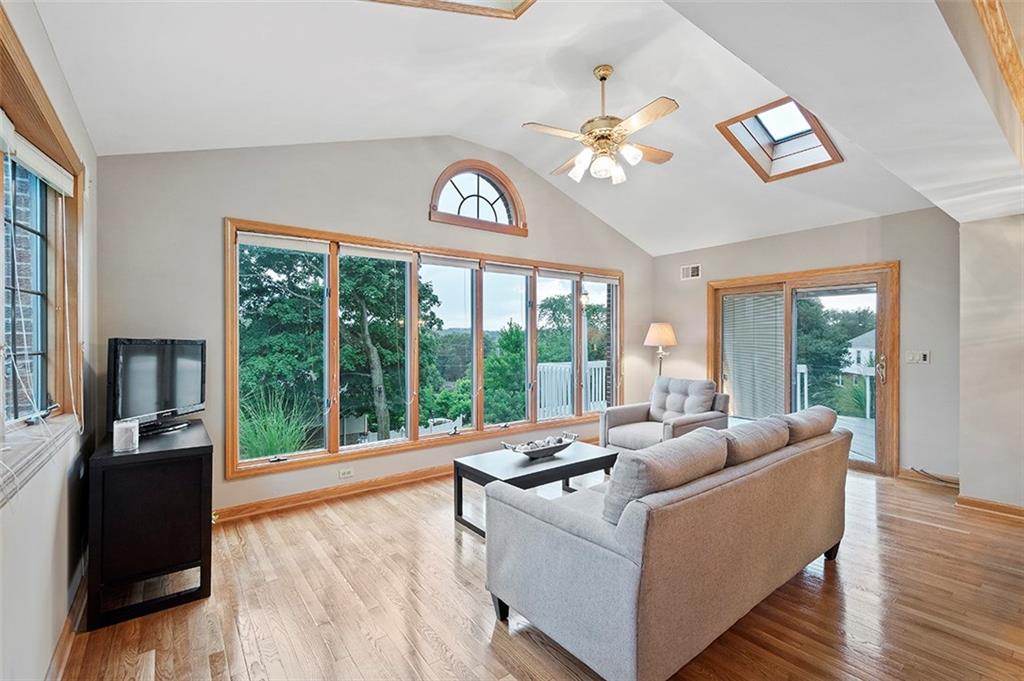 1320 Rolling Meadow Road Pittsburgh, PA 15241 - Photo 8 of 24 Gallery Image 8