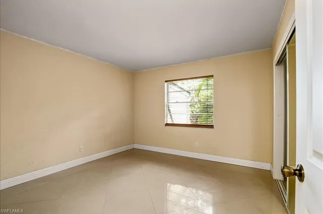 $1,600 | 4300 Gulfstream Drive, Unit 1B, Naples, FL 34112