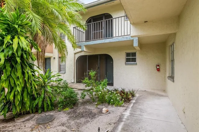 $1,600 | 4300 Gulfstream Drive, Unit 1B, Naples, FL 34112