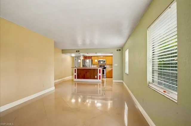 $1,600 | 4300 Gulfstream Drive, Unit 1B, Naples, FL 34112