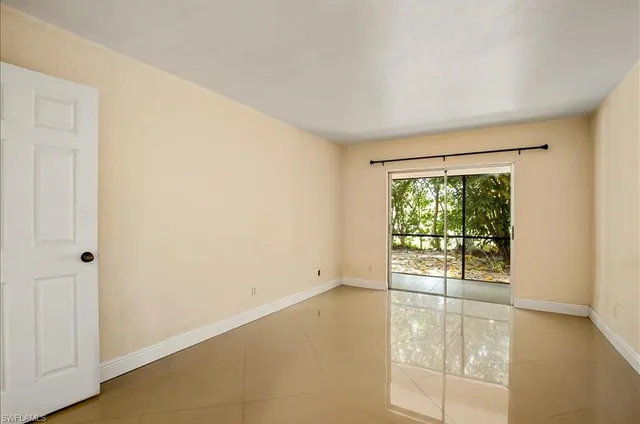 $1,600 | 4300 Gulfstream Drive, Unit 1B, Naples, FL 34112