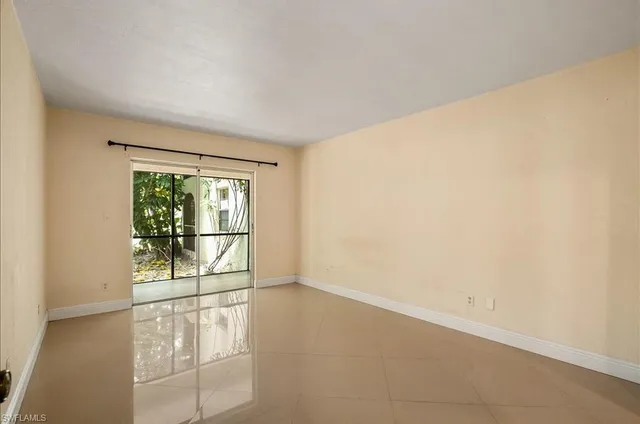 $1,600 | 4300 Gulfstream Drive, Unit 1B, Naples, FL 34112