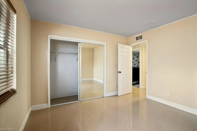 $1,600 | 4300 Gulfstream Drive, Unit 1B, Naples, FL 34112