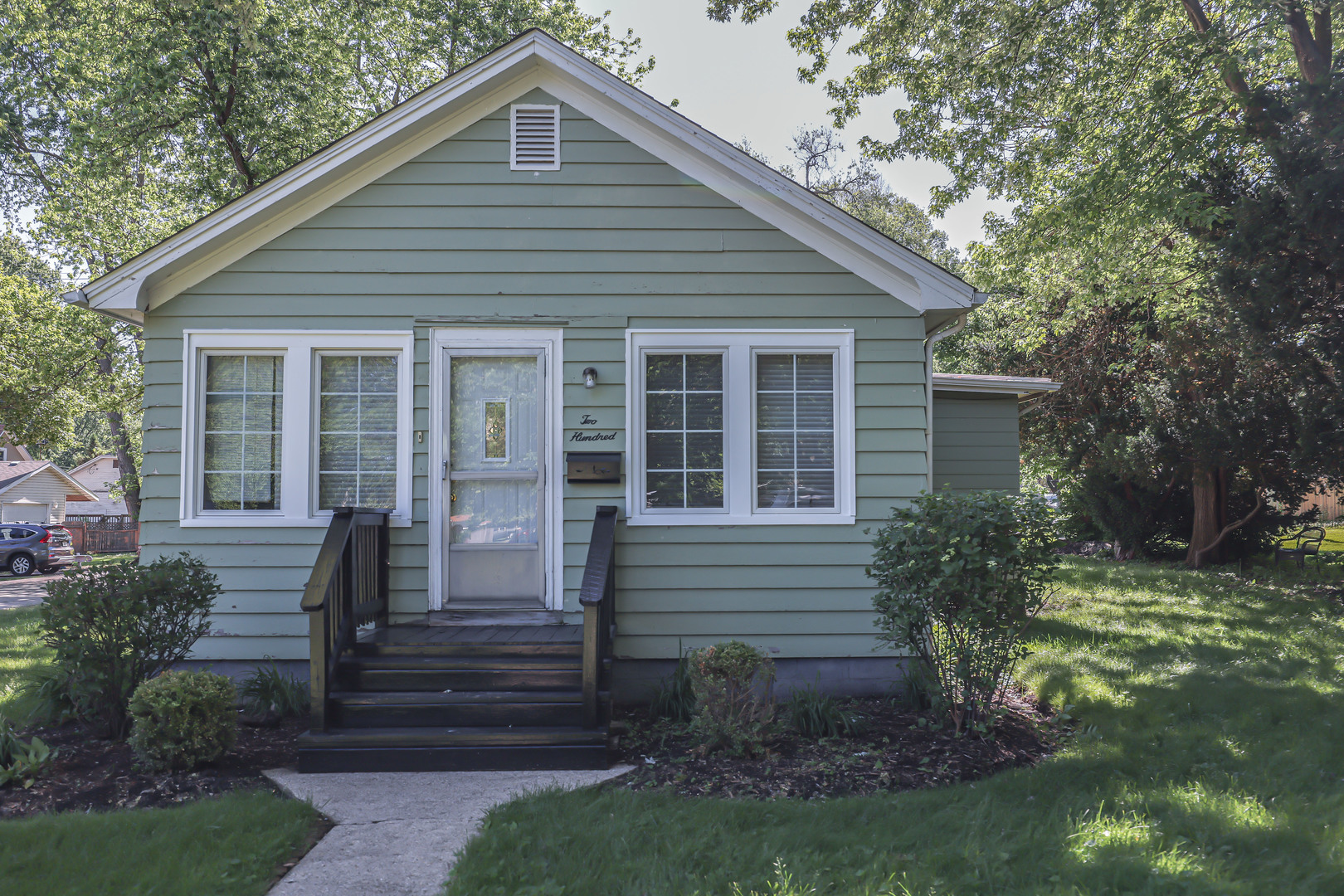 200 South Park Road Joliet, IL 60433 - Photo 1 of 11 a front view of a house with garden