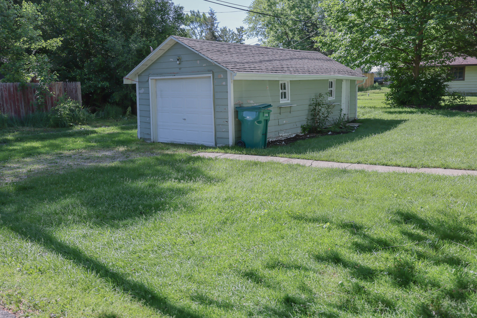 200 South Park Road Joliet, IL 60433 - Photo 9 of 11 a view of a house with backyard and garden