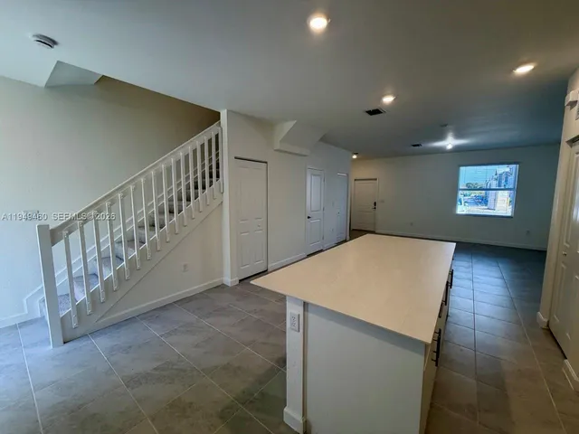 $2,400 | 254 Southeast 10th Court, Unit 254, Florida City, FL 33034