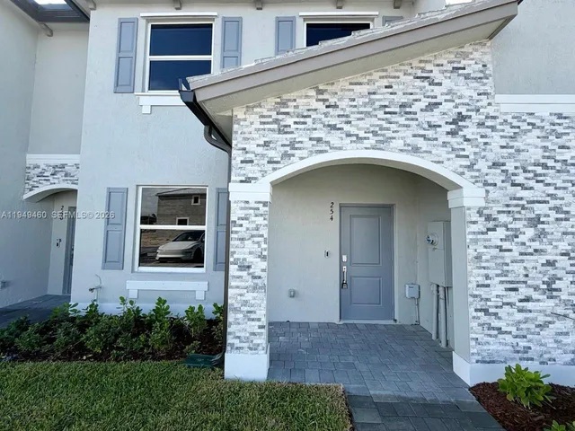 $2,400 | 254 Southeast 10th Court, Unit 254, Florida City, FL 33034