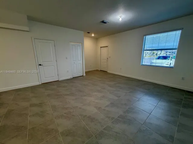 $2,400 | 254 Southeast 10th Court, Unit 254, Florida City, FL 33034