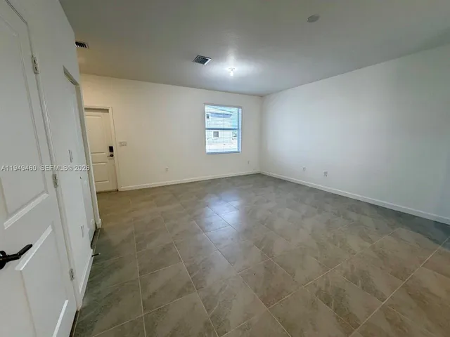 $2,400 | 254 Southeast 10th Court, Unit 254, Florida City, FL 33034