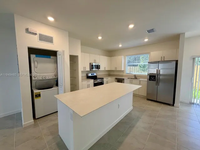 $2,400 | 254 Southeast 10th Court, Unit 254, Florida City, FL 33034