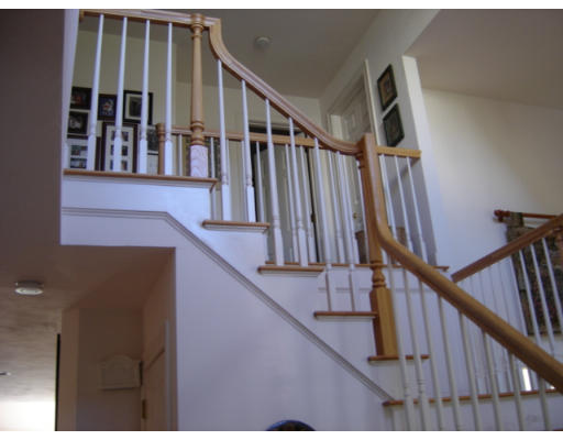 98 Raffaele Drive Waltham, MA 02452 - Photo 4 of 4 Gallery Image 4