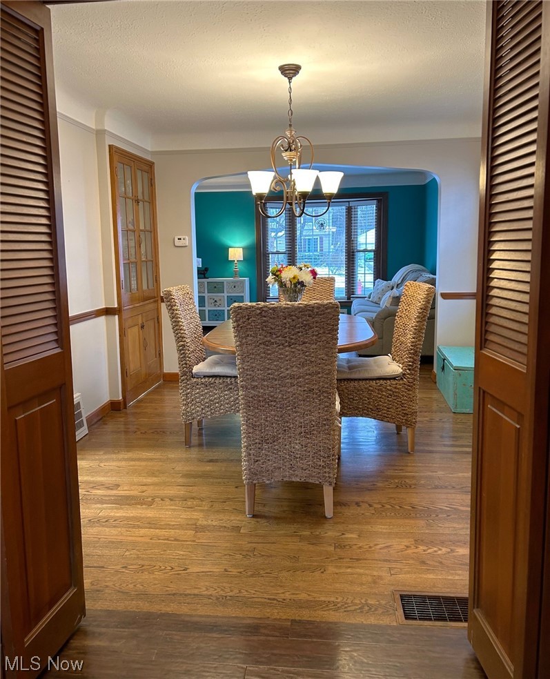 1748 Sunview Road Lyndhurst, OH 44124 - Photo 23 of 41 Dining Room opens to the Family Room