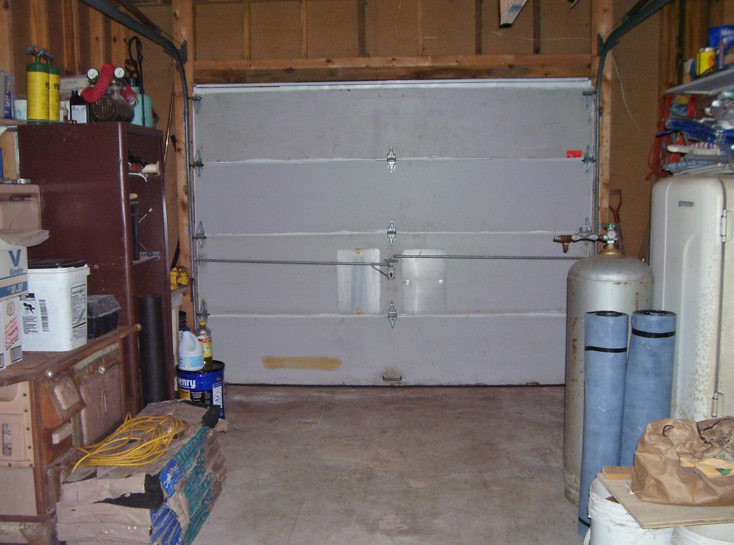 158 A Perry Road Greentown, PA 18426 - Photo 32 of 46 Garage