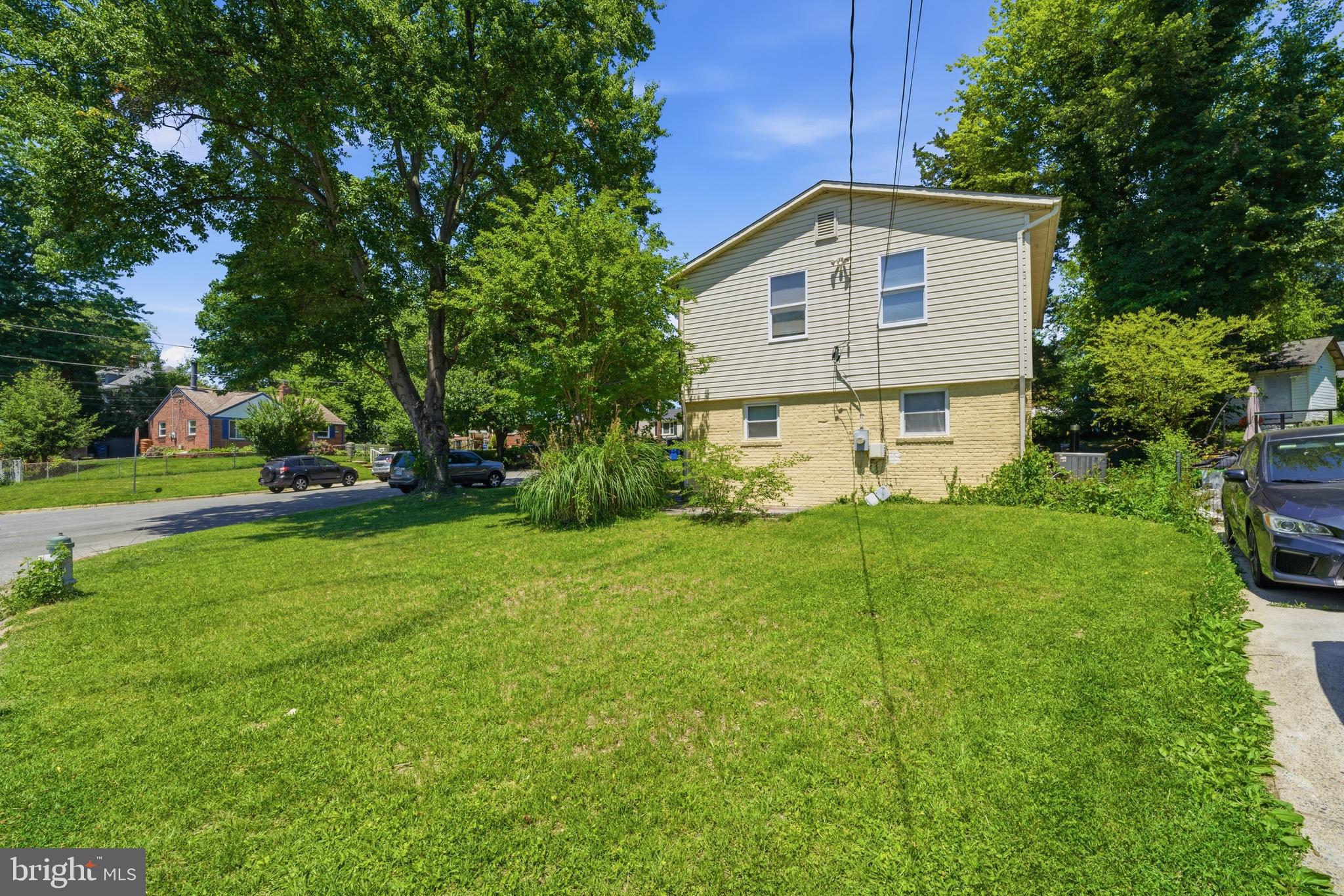 2507 Weisman Road Silver Spring, MD 20902 - Photo 4 of 41 Large Side Yard