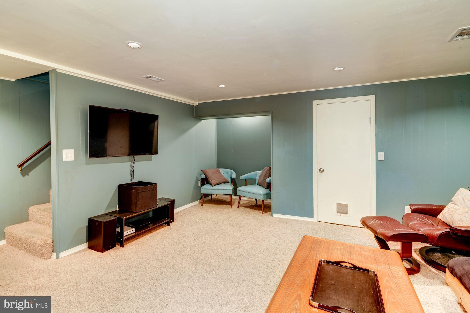 144 Hopkins Road Baltimore, MD 21212 - Photo 15 of 30 Perfect gathering space