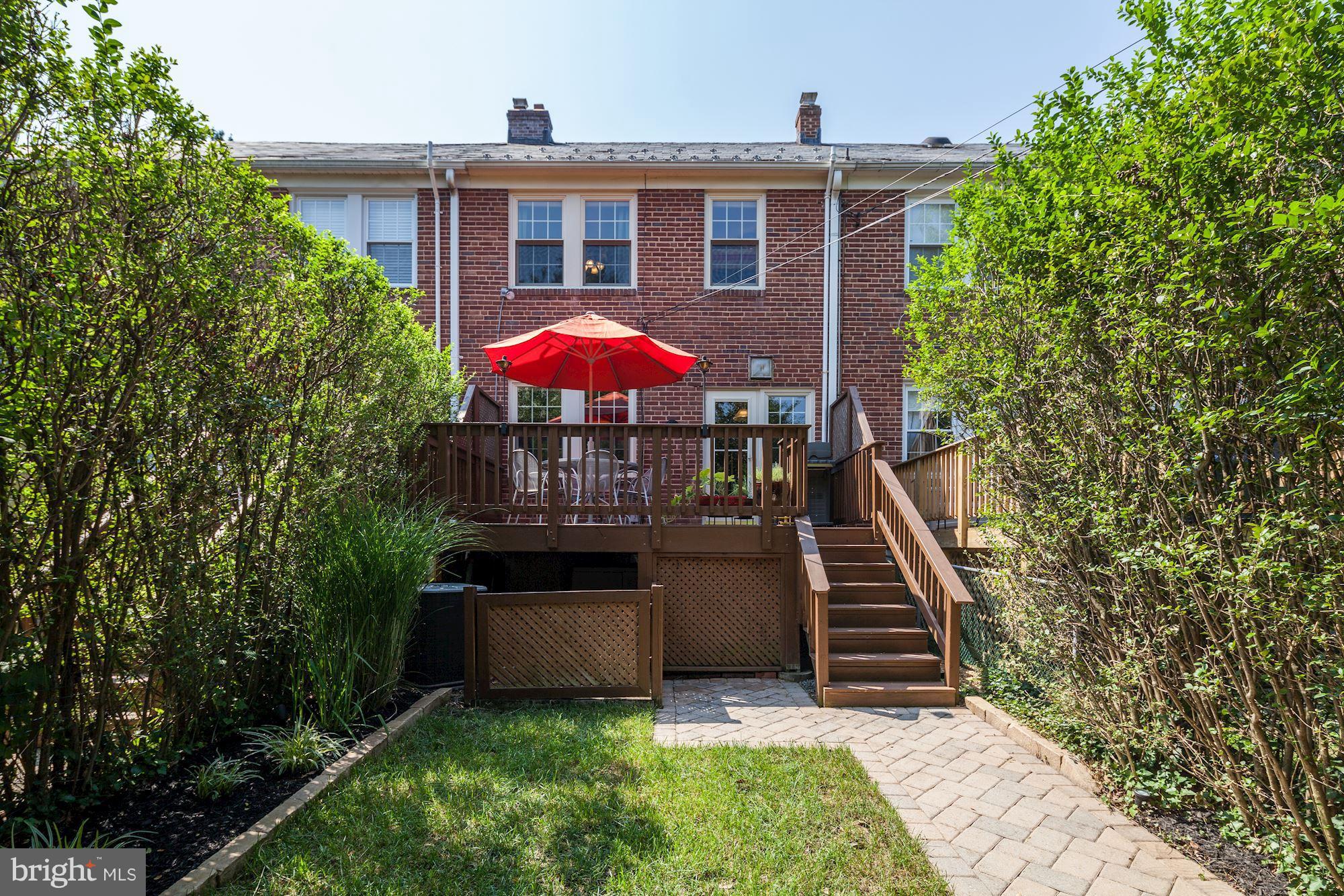 144 Hopkins Road Baltimore, MD 21212 - Photo 28 of 30 Sunny yard