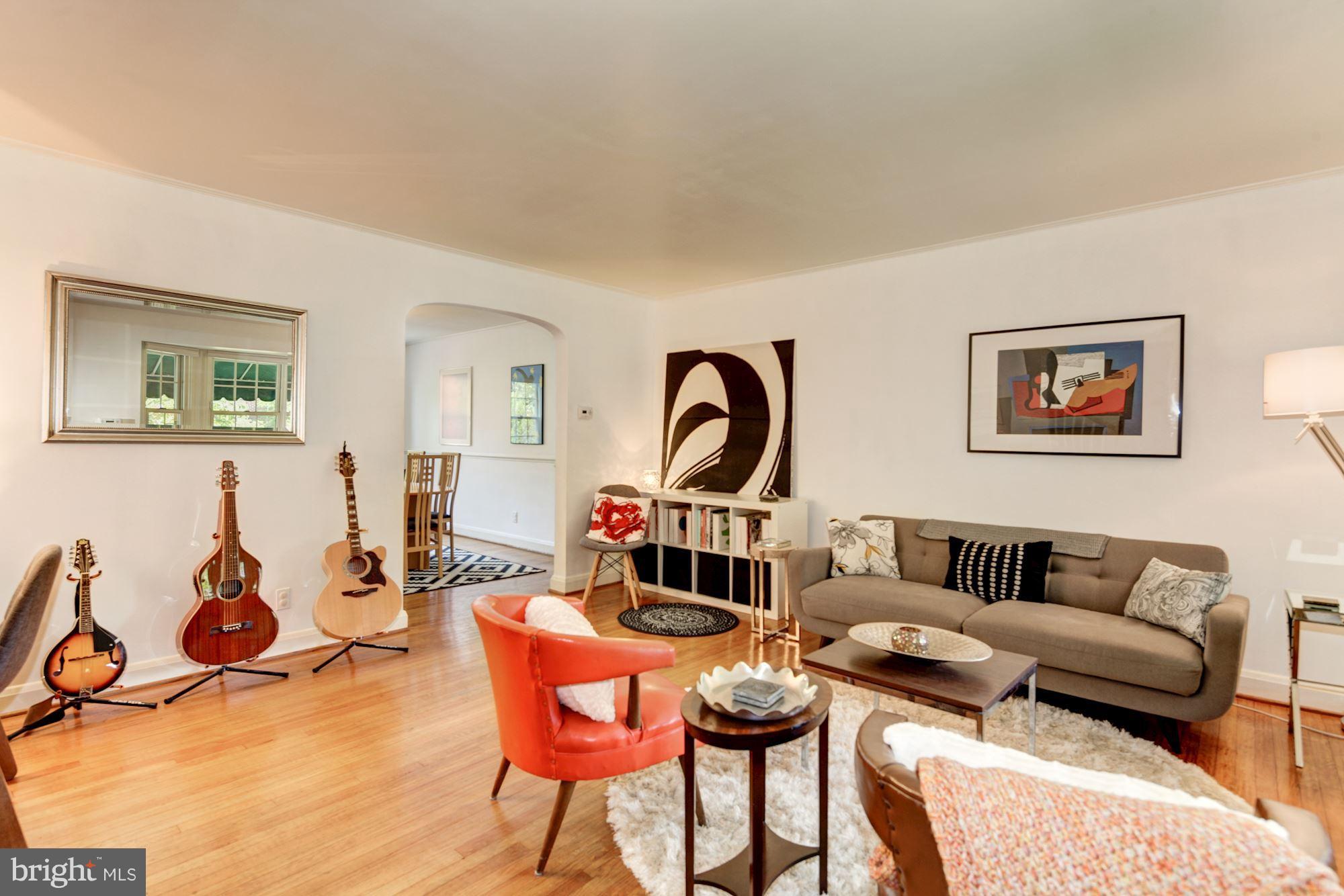 144 Hopkins Road Baltimore, MD 21212 - Photo 4 of 30 Living Room with gorgeous hardwoods